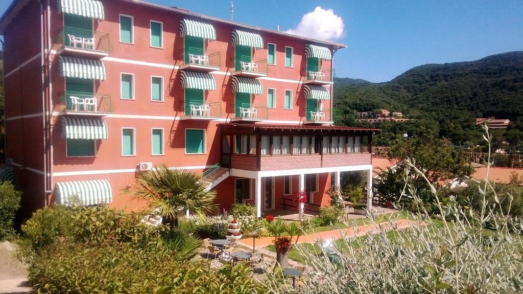 Hotel La Feluca Portoferraio Exterior photo