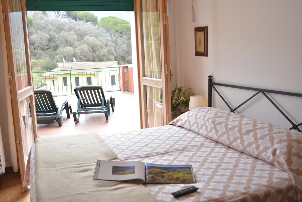 Hotel La Feluca Portoferraio Exterior photo
